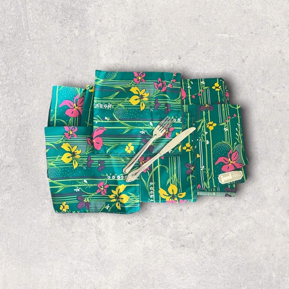 Island Floral Dinner Napkins (set of 7). Tropical Flowers.  Made by JMI - Picture 4 of 9